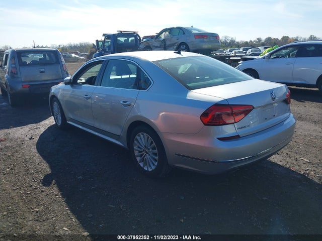 1VWBT7A38GC052984 Volkswagen Passat 1.8t Se