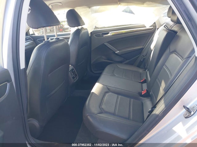 1VWBT7A38GC052984 Volkswagen Passat 1.8t Se
