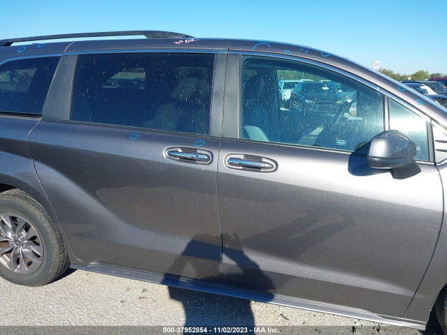 2023 TOYOTA SIENNA XLE VIN: 5TDYRKECXPS154469