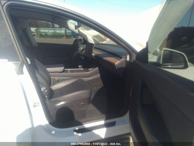 7SAYGDEE9NF324652 Tesla Model Y Long Range