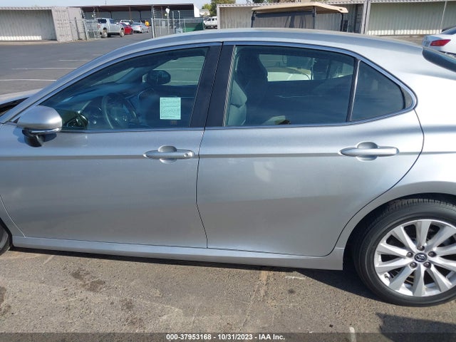2018 TOYOTA CAMRY LE VIN: 4T1B11HK5JU624898