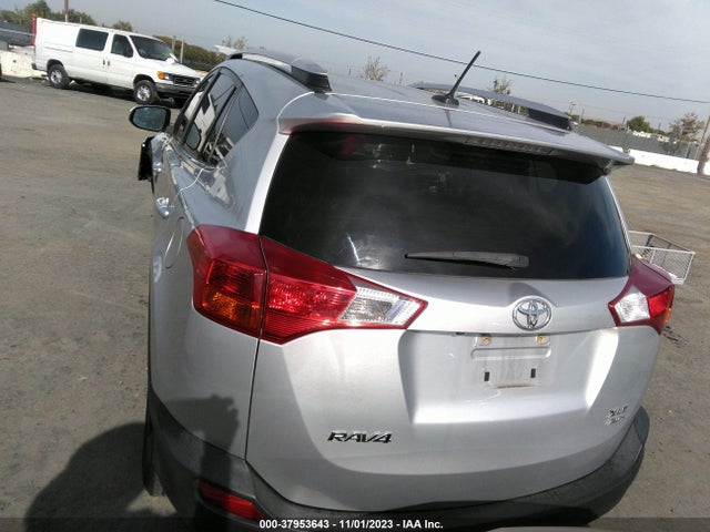 Toyota Rav4 Xle 2015 JTMRFREV1FD141479 Image 16