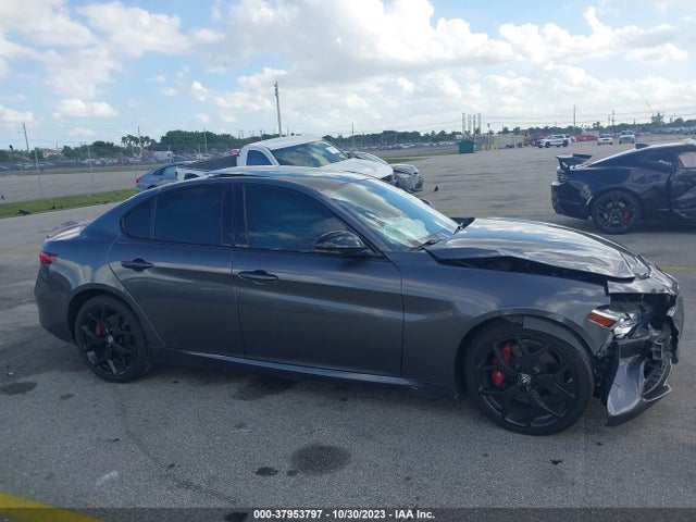 ZARFAMBN1M7645430 Alfa Romeo Giulia Ti Rwd