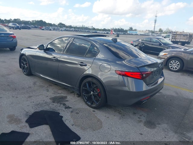 ZARFAMBN1M7645430 Alfa Romeo Giulia Ti Rwd