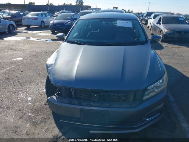 1VWAT7A36HC004980 Volkswagen Passat 1.8t S