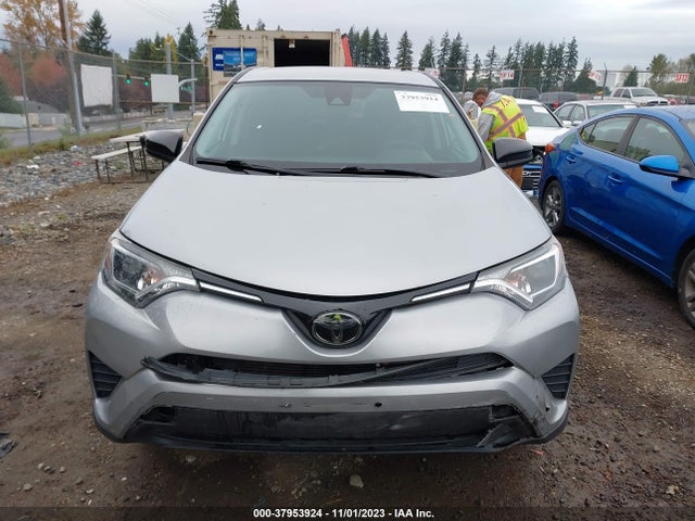 Toyota RAV4 LE 2018 2T3BFREV7JW776610 Image 12