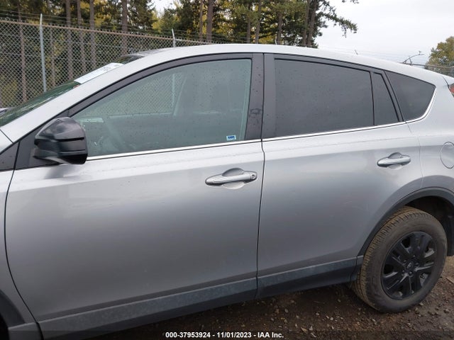 Toyota RAV4 LE 2018 2T3BFREV7JW776610 Image 14