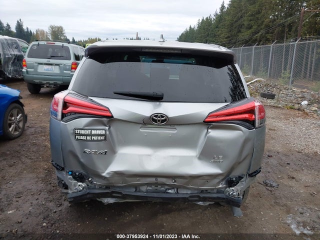 Toyota RAV4 LE 2018 2T3BFREV7JW776610 Image 16