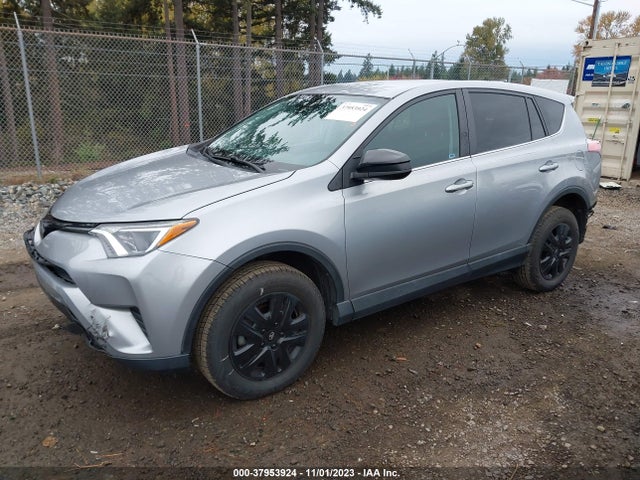 Toyota RAV4 LE 2018 2T3BFREV7JW776610 Image 2