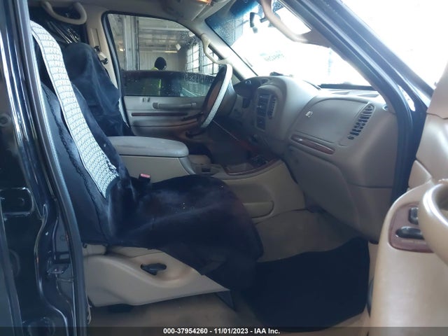 2002 LINCOLN NAVIGATOR VIN: 5LMFU28RX2LJ05359
