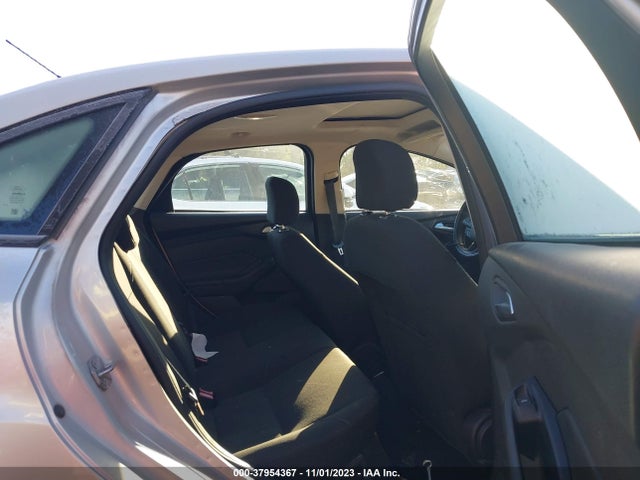 2015 FORD FOCUS SE VIN: 1FADP3F24FL204434