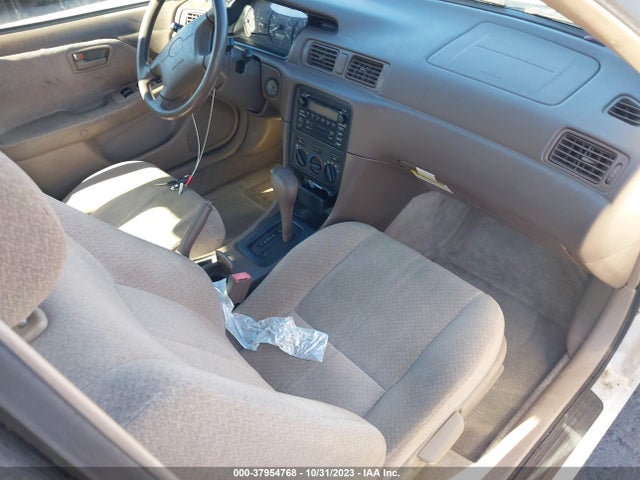 2000 TOYOTA CAMRY LE VIN: JT2BG22KXY0484150