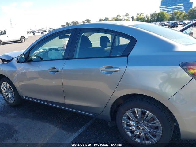 2013 MAZDA MAZDA3 I SPORT VIN: JM1BL1UP6D1765291
