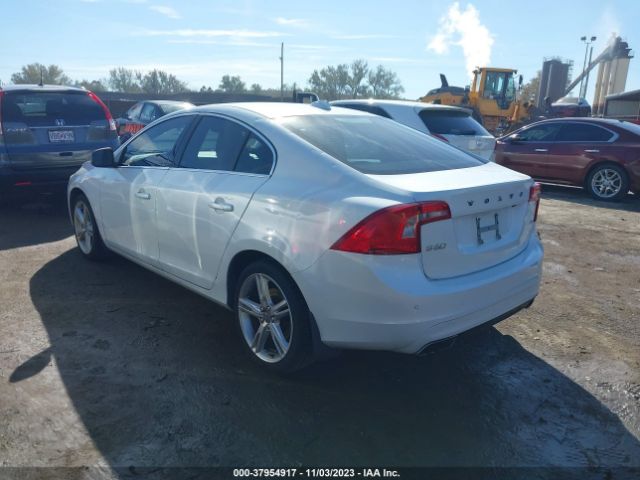 2016 VOLVO S60 YV126MFK2G2409827 Photo 2