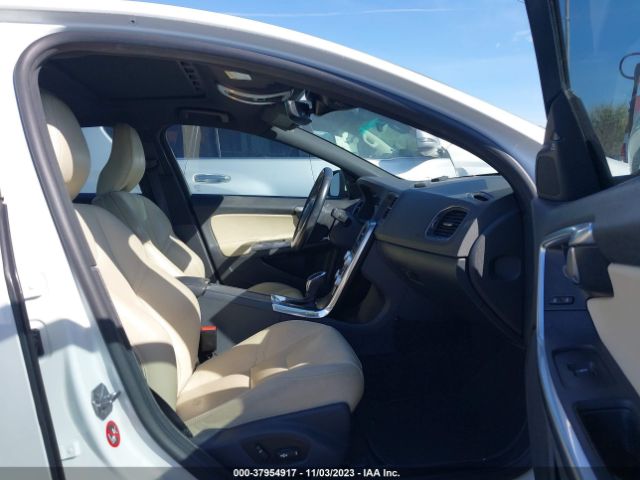 2016 VOLVO S60 YV126MFK2G2409827 Photo 4
