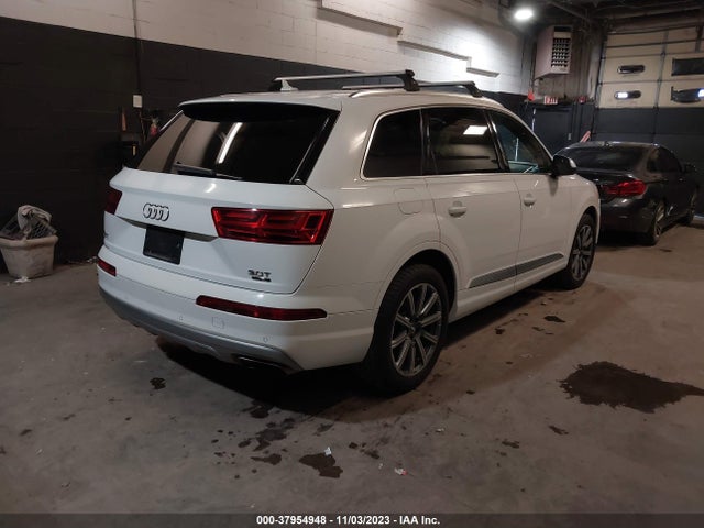 Audi Q7 3.0t Premium 2018 WA1LAAF73JD010708 Image 4
