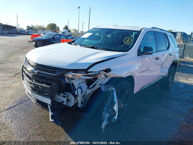 Chevrolet Traverse Premier 2018 1GNERKKWXJJ134428 Image 2