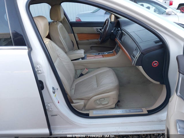 2009 JAGUAR XF SAJWA05B29HR39975 Photo 4