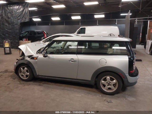 2011 MINI COOPER CLUBMAN VIN: WMWZF3C51BT187780