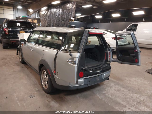 2011 MINI COOPER CLUBMAN WMWZF3C51BT187780 Photo 2