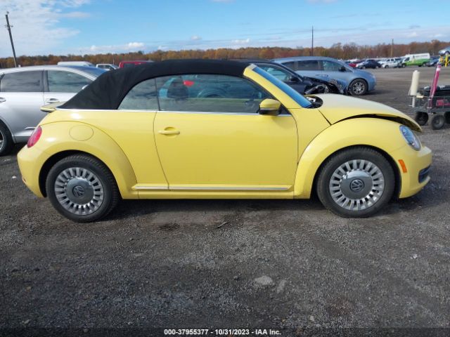 3VW517AT5FM812031 Volkswagen Beetle 1.8t