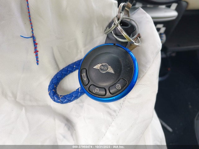2010 MINI COOPER WMWMR3C53ATU98658 Photo 10