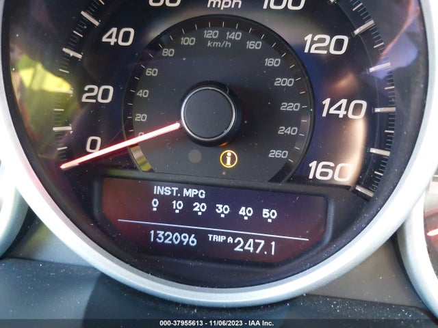 2011 ACURA RL 3.7 VIN: JH4KB2F65BC000943