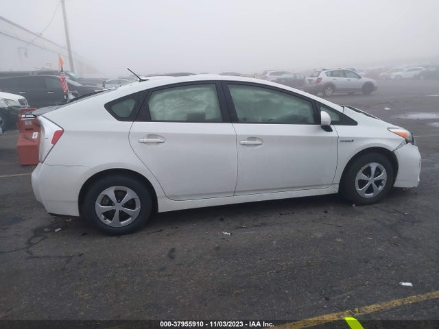 Toyota Prius Three 2015 JTDKN3DU5F0419351 Image 12