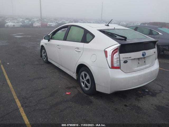 Toyota Prius Three 2015 JTDKN3DU5F0419351 Image 3