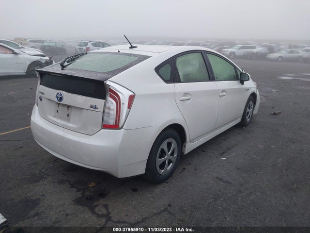 Toyota Prius Three 2015 JTDKN3DU5F0419351 Image 4