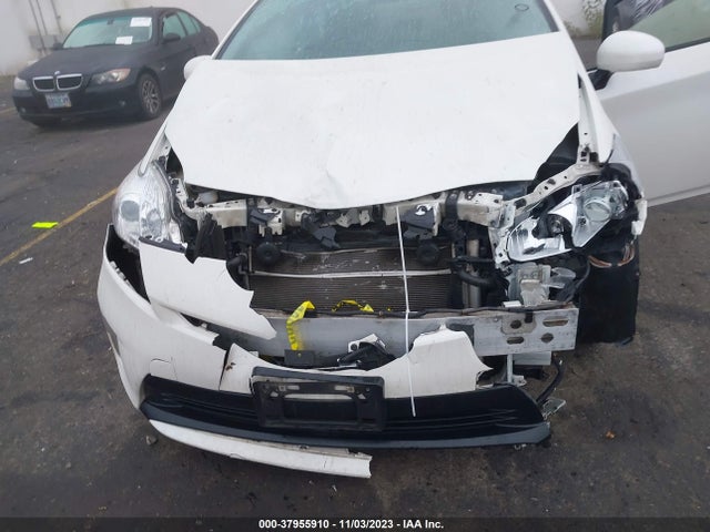 Toyota Prius Three 2015 JTDKN3DU5F0419351 Image 6