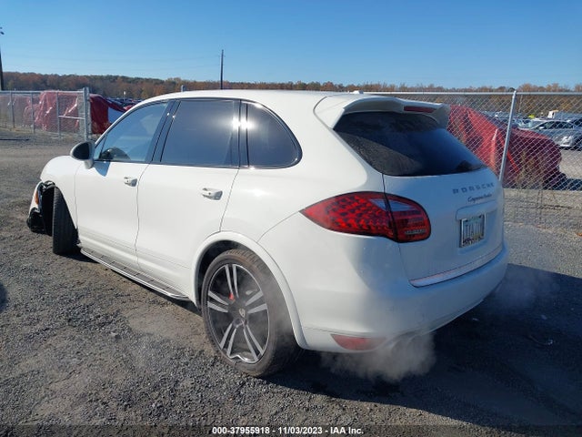 2011 PORSCHE CAYENNE WP1AC2A28BLA84706 Photo 2