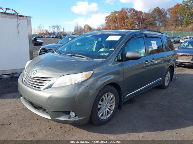 2012 TOYOTA SIENNA XLE V6 8 PASSENGER VIN: 5TDYK3DC9CS184214