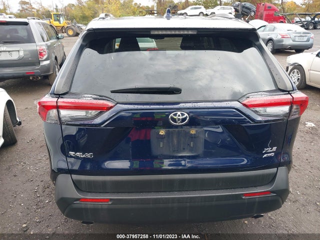 2021 TOYOTA RAV4 XLE VIN: JTMP1RFV4MD077892
