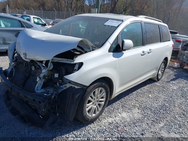 Toyota Sienna Xle 8 Passenger 2015 5TDYK3DC0FS549092 Image 2