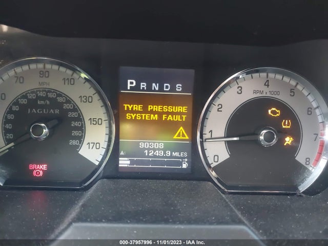 2011 JAGUAR XF SAJWA0FB1BLS18547 Photo 6