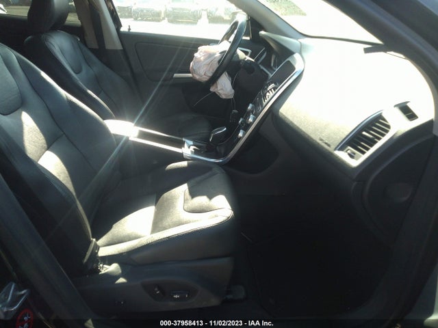2016 VOLVO XC60 T5 DRIVE-E PREMIER VIN: YV440MDK2G2833153