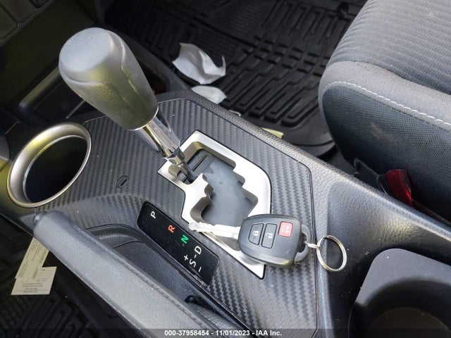 2015 TOYOTA RAV4 XLE VIN: JTMWFREV4FJ048198