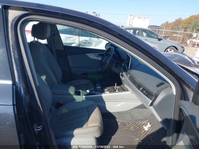 2017 AUDI A4 WAUFNBF42HN068815 Photo 4