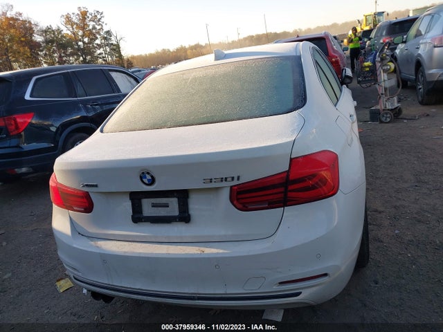 BMW 330i Xdrive 2017 WBA8D9G55HNU60537 Image 15