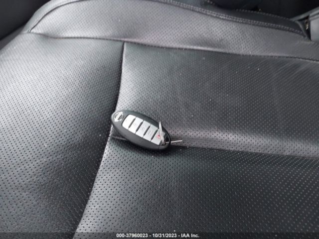 5N1AT2MV5HC885685 Nissan Rogue Sl