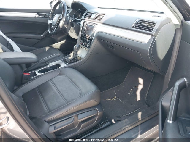 1VWLA7A35KC009304 Volkswagen Passat 2.0t Wolfsburg Edition