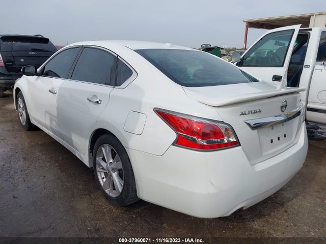 2015 NISSAN ALTIMA 2.5 SV VIN: 1N4AL3AP3FC588496