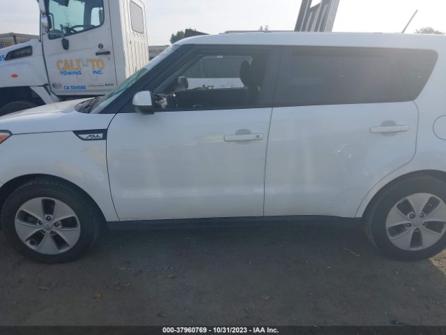 KNDJN2A21G7358632 KIA Soul Base