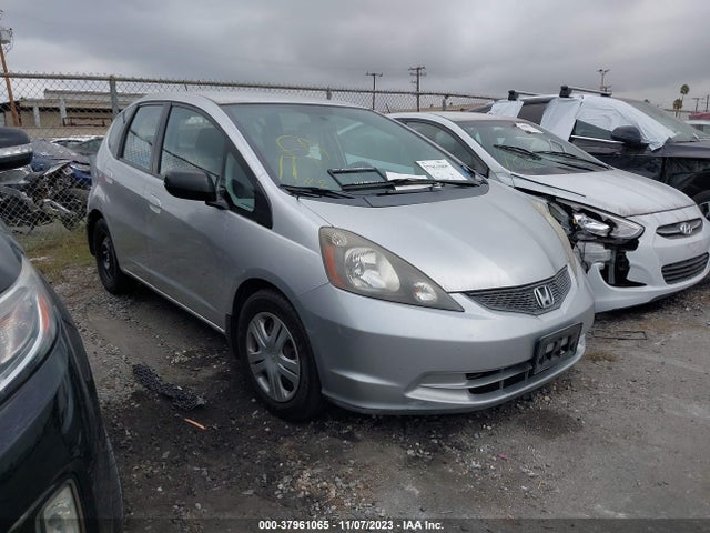 2011 HONDA FIT VIN: JHMGE8H32BS011164