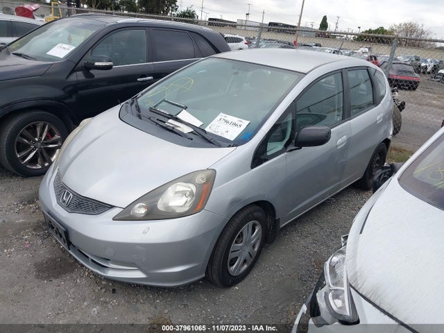 2011 HONDA FIT VIN: JHMGE8H32BS011164
