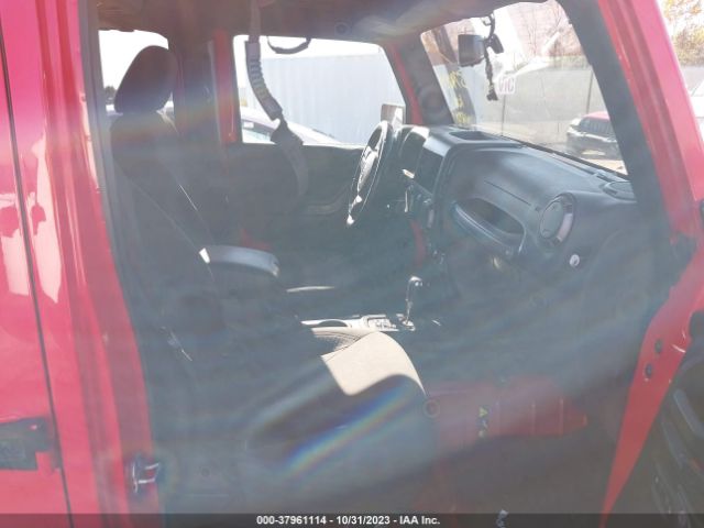 1C4BJWDG5GL270320 Jeep Wrangler Unlimited Sport