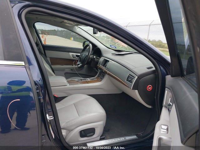 2015 JAGUAR XF SAJWA0FS9FPU67404 Photo 4