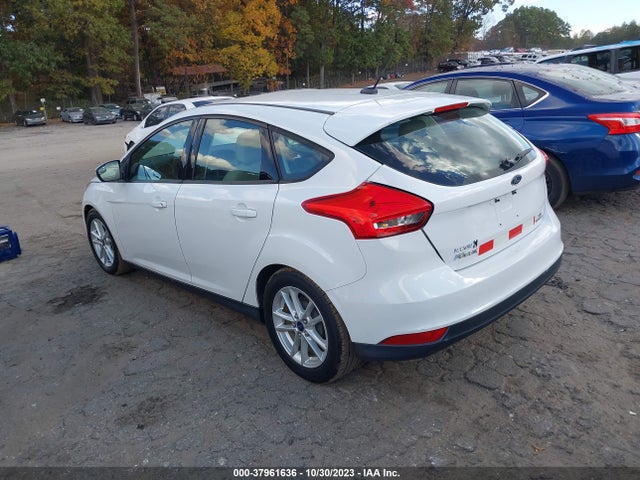 Ford FOCUS SE 2016 1FADP3K2XGL273846 Image 3