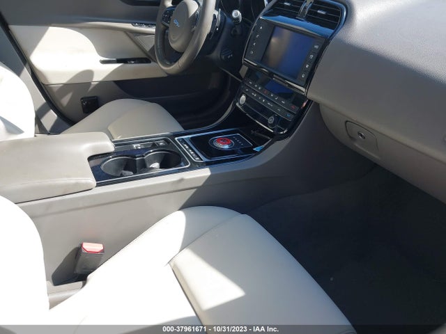2017 JAGUAR XE SAJAD4BG0HA975146 Photo 4